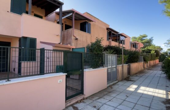 Casa con doppio terrazzo in vendita a Torre dell'Orso