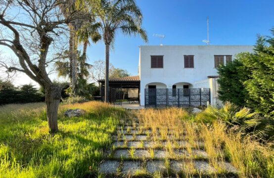 Trilocale con giardino privato e barbecue in vendita a San Foca nel villaggio Eurogarden