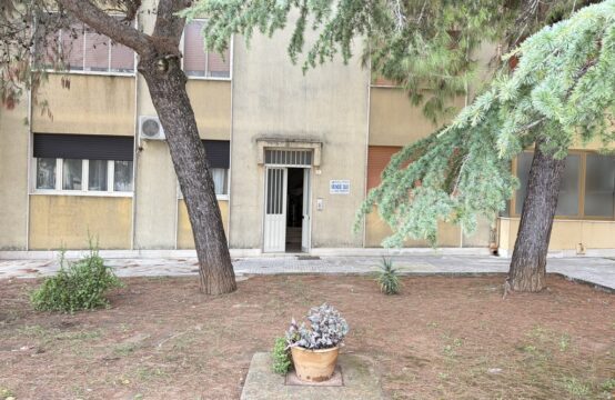 In vendita ampio appartamento al piano terra con 3 camere – Martano, Via Trento