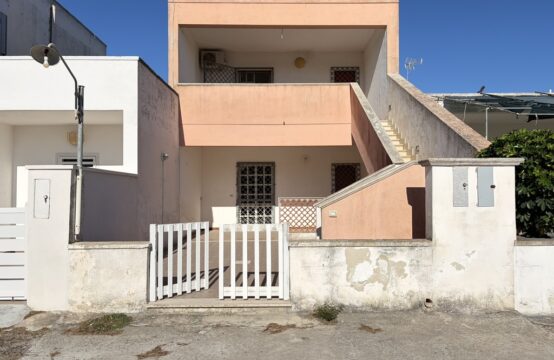 Casa in vendita a San Foca con due camere e veranda